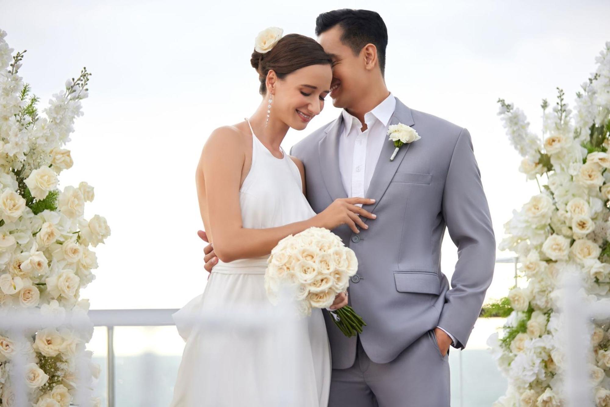 Sheraton Bali Kuta Resort Kuta Lombok Exterior foto Wedding couple