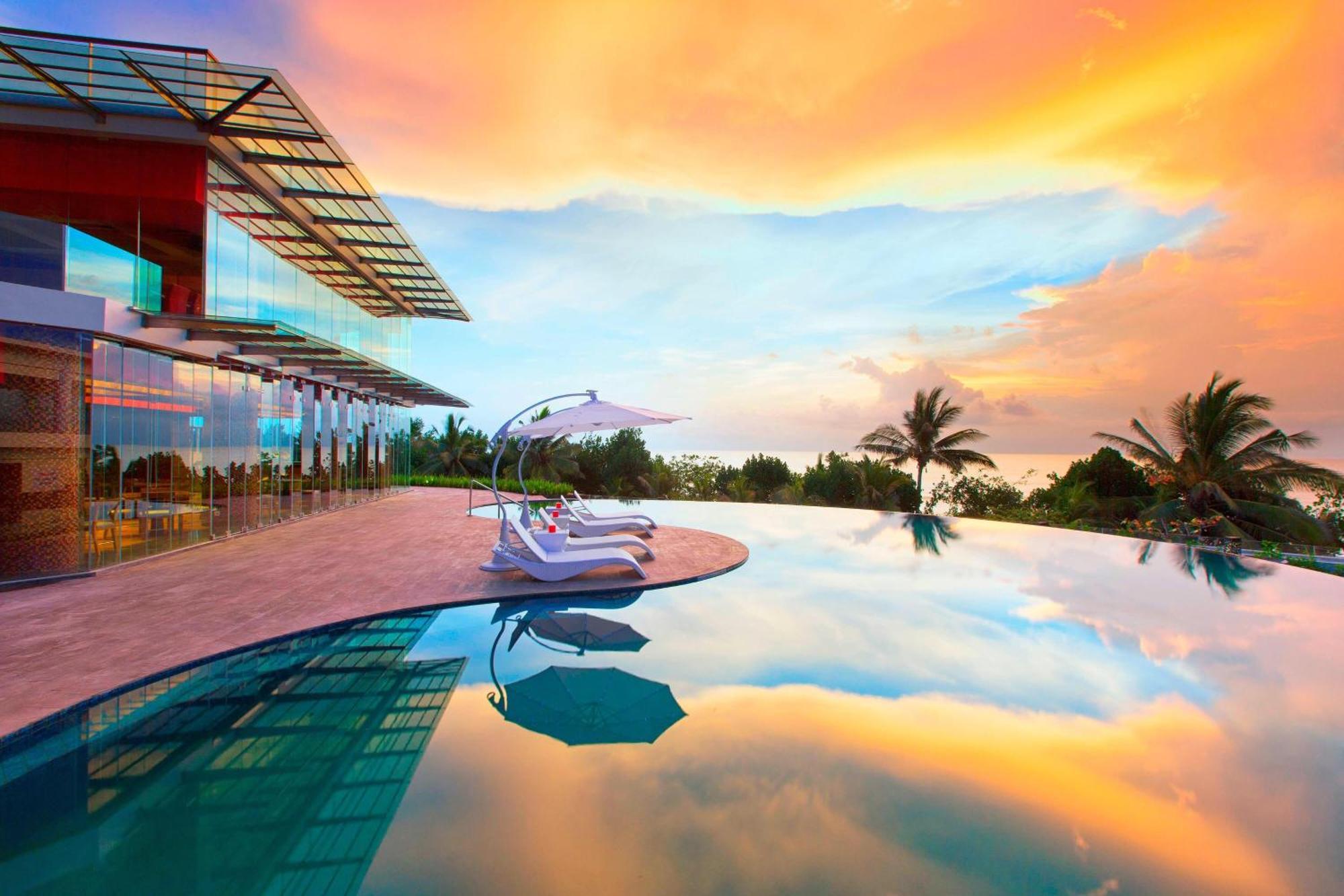 Sheraton Bali Kuta Resort Kuta Lombok Exterior foto Infinity pool at the Alila Villas Uluwatu, Bali, Indonesia