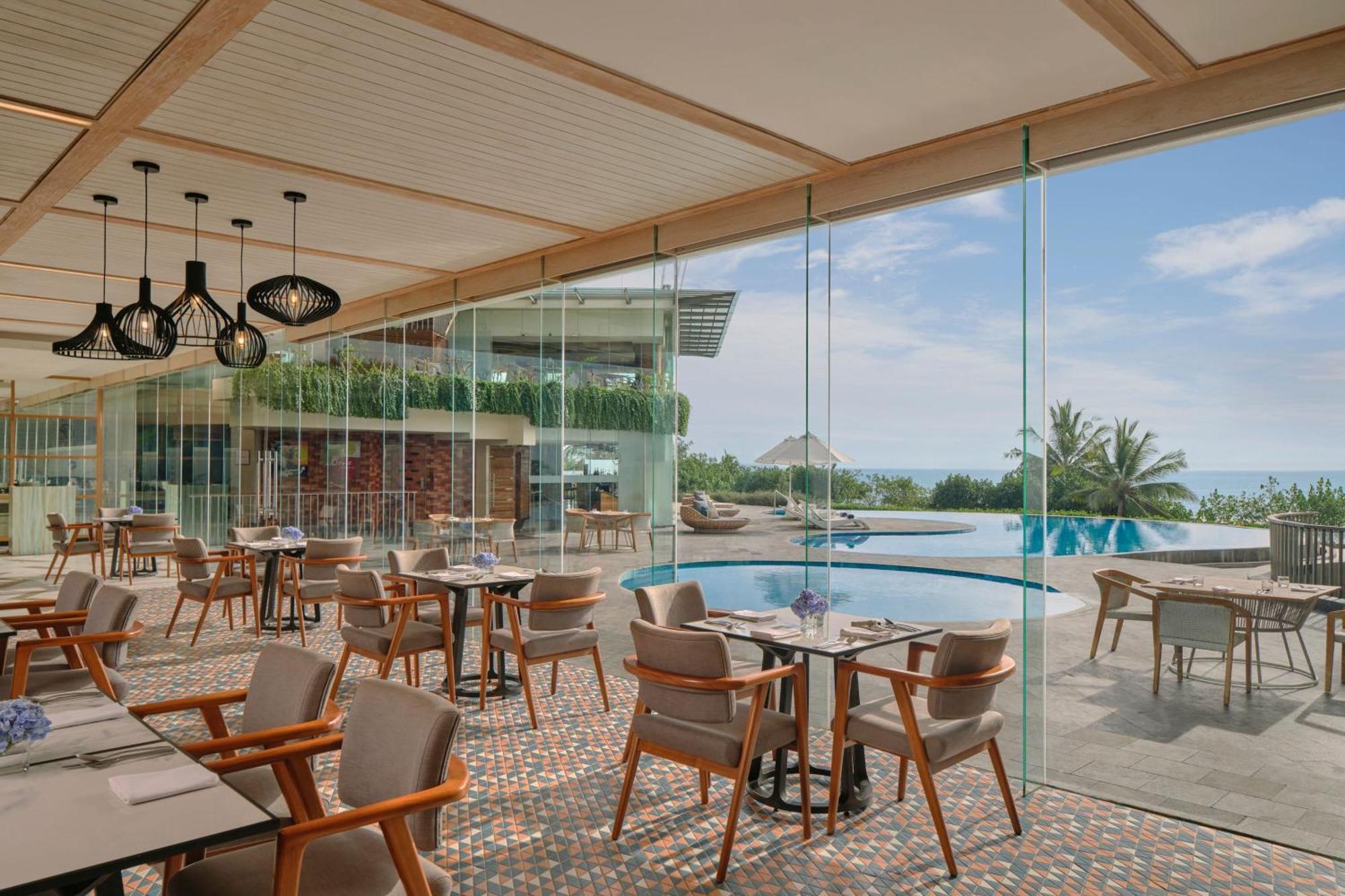 Sheraton Bali Kuta Resort Kuta Lombok Exterior foto The Pool Bar