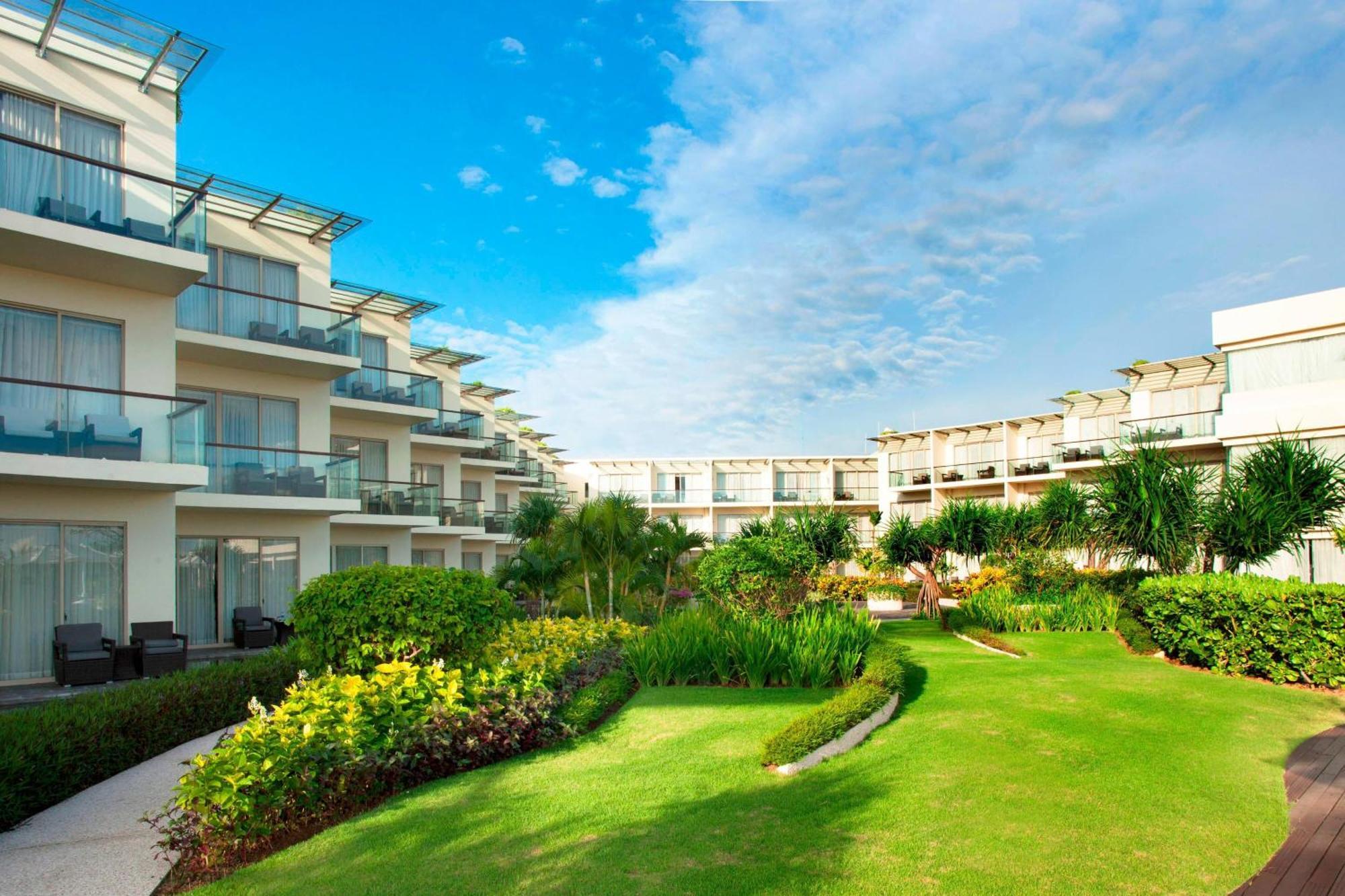 Sheraton Bali Kuta Resort Kuta Lombok Exterior foto The Westin Playa Mujeres Golf Resort & Spa, located in Playa Mujeres, Quintana Roo, Mexico.