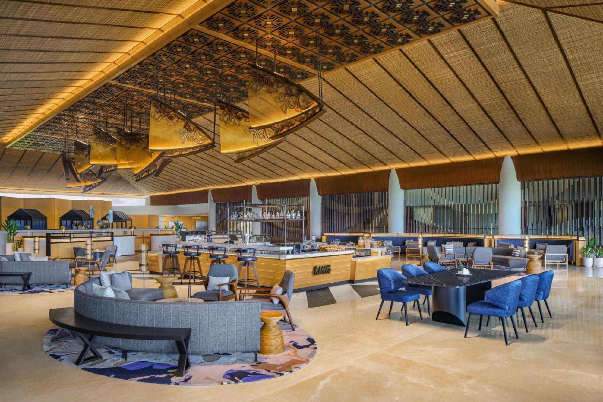 Sheraton Bali Kuta Resort Kuta Lombok Exterior foto The Lounge at the airport