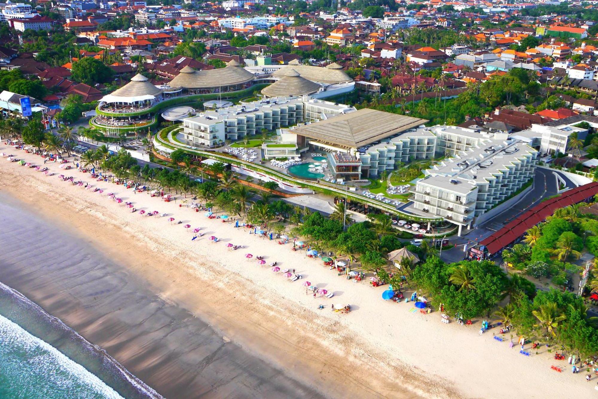 Sheraton Bali Kuta Resort Kuta Lombok Exterior foto Aerial view of the resort