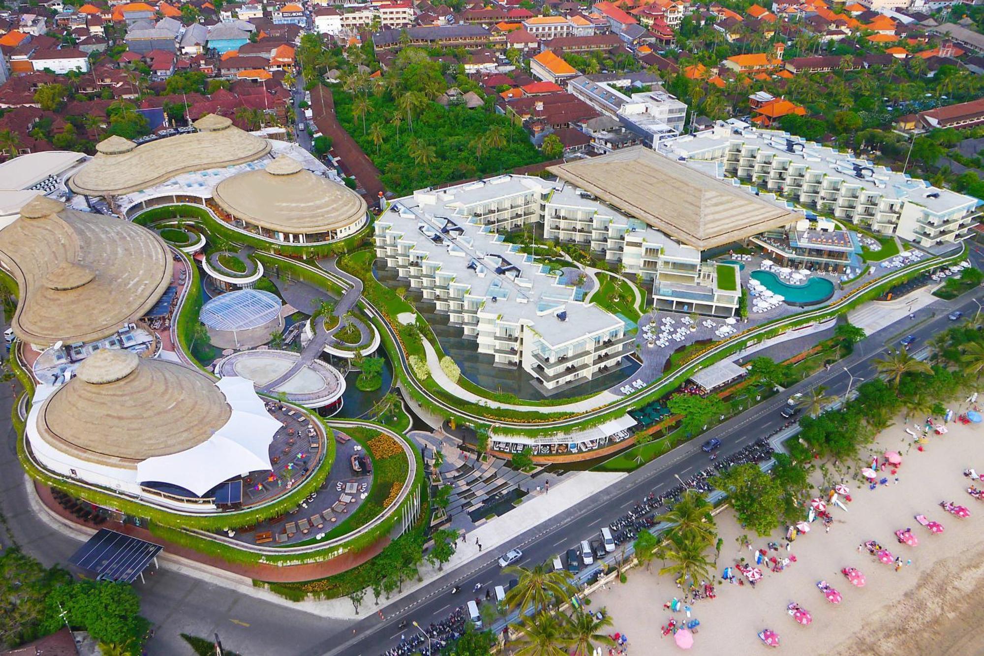 Sheraton Bali Kuta Resort Kuta Lombok Exterior foto Aerial view of the resort