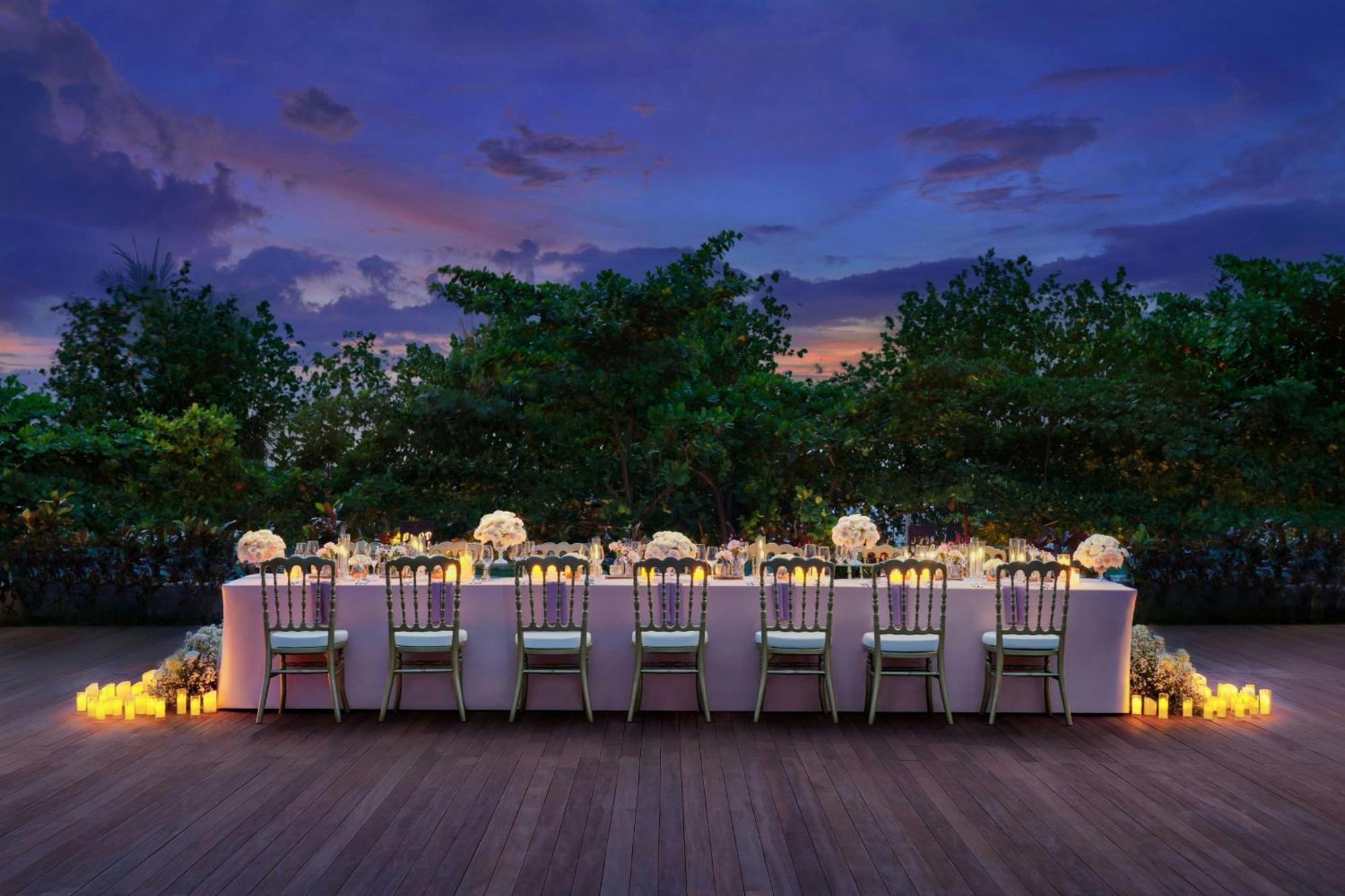 Sheraton Bali Kuta Resort Kuta Lombok Exterior foto The Deck at The Westin